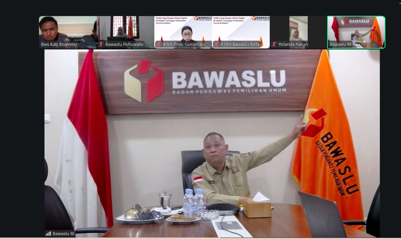 Anggota Bawaslu Totok Hariyono saat membuka diskusi tematik 'Politik Uang dengan Modus Digital (e-wallet), Tantangan Pembuktian Formil dan Materil melalui daring, Senin (9/2/2026).