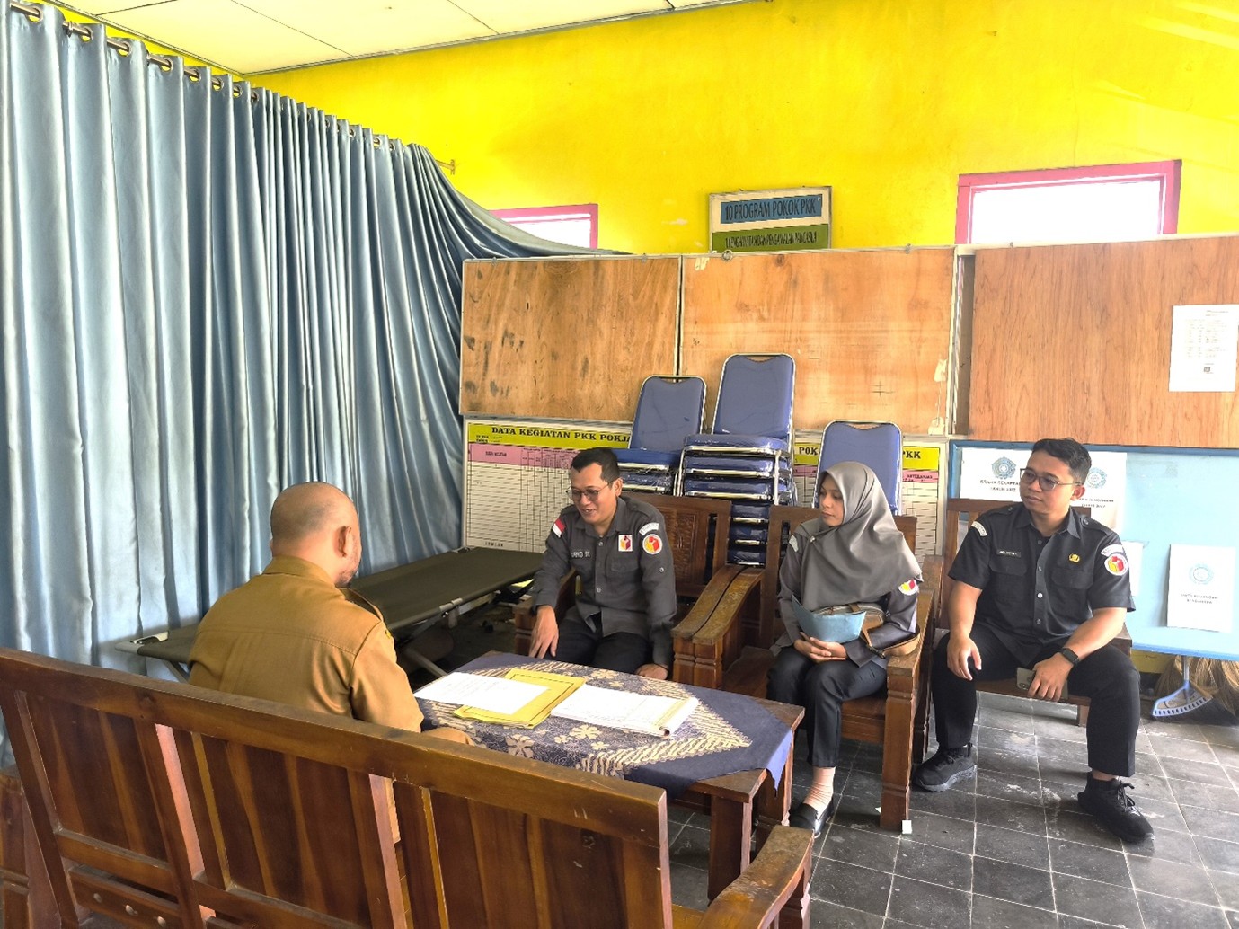 Anggota dan Staf melaksanakan uji petik