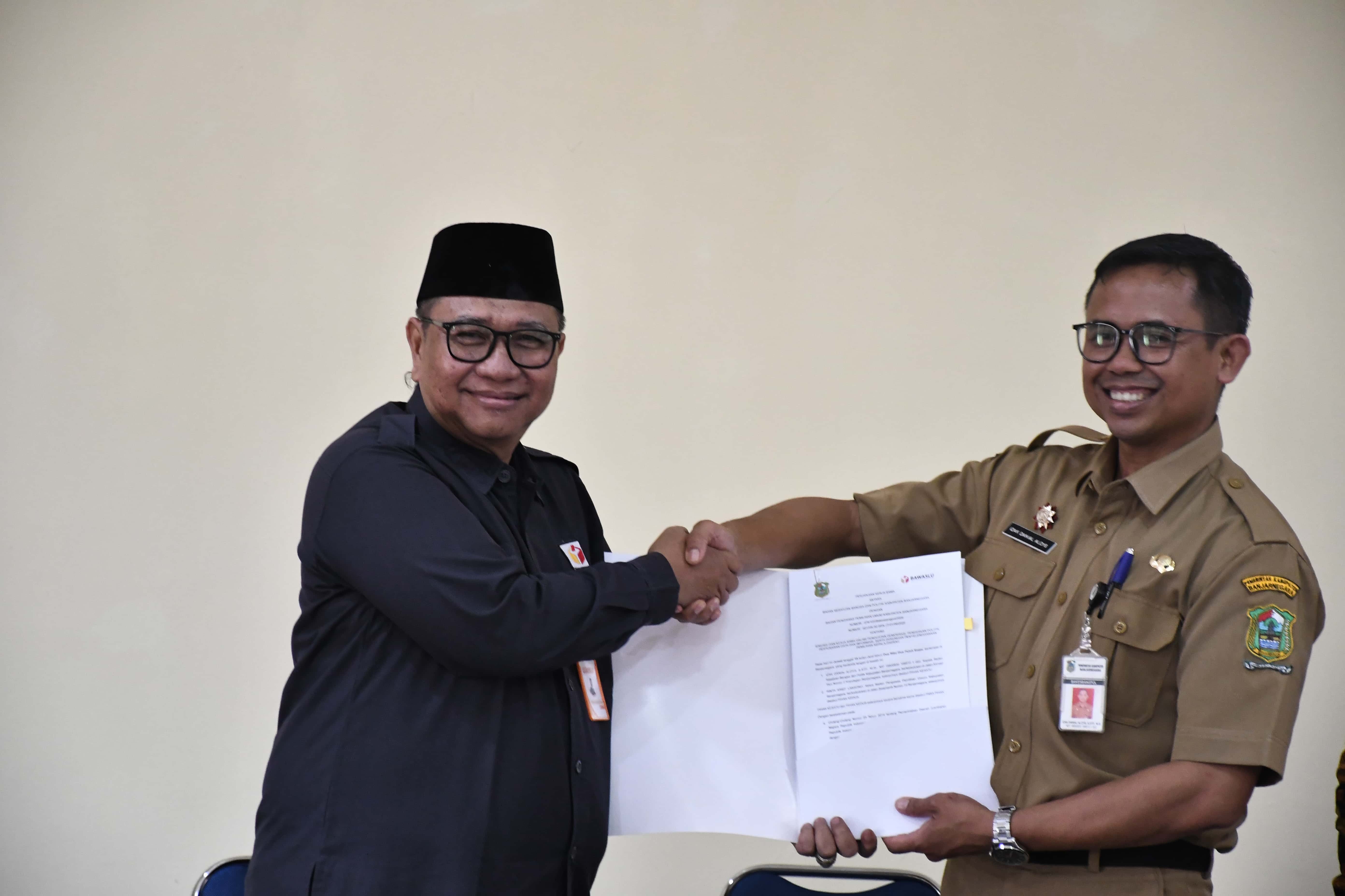 penandatangan MoU Bakesbangpol