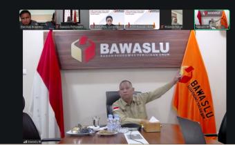 Anggota Bawaslu Totok Hariyono saat membuka diskusi tematik 'Politik Uang dengan Modus Digital (e-wallet), Tantangan Pembuktian Formil dan Materil melalui daring, Senin (9/2/2026).