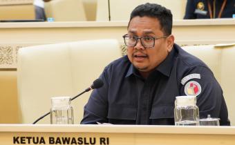 Ketua Bawaslu Rahmat Bagja dalam Rapat Dengar Pendapat (RDP) bersama Bawaslu, KPU, dan DKPP di Gedung DPR, Senin (30/3/2026).