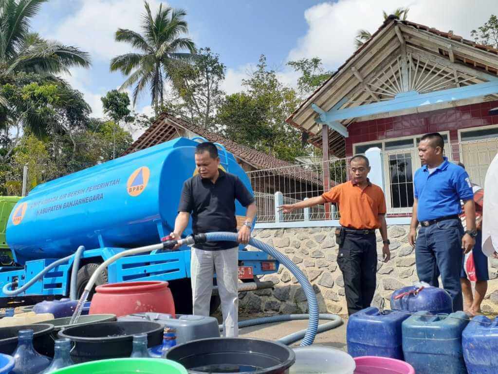 Bawaslu Banjarnegara Berikan Bantuan Air Bersih